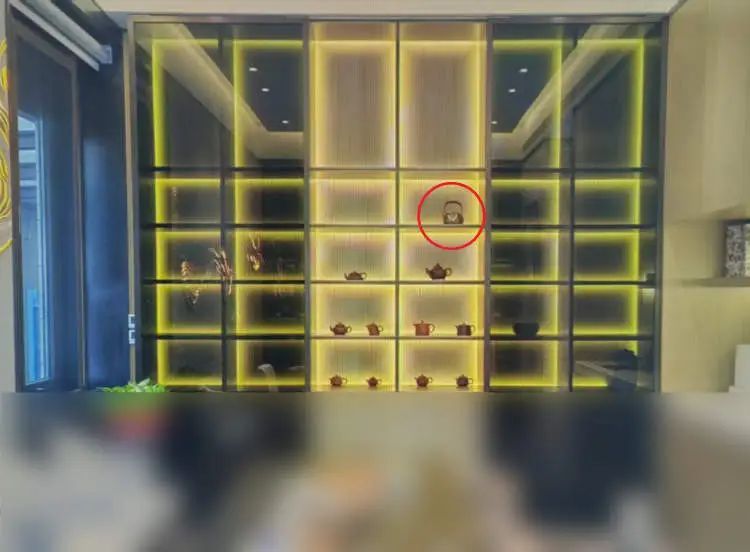 上海一保姆偷走雇主家价值50万的黄金茶壶！花两周“狸猫换太子”