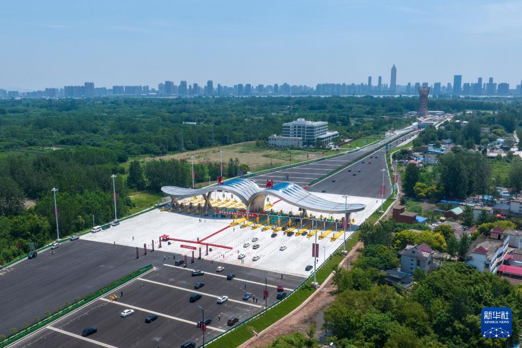 新华全媒+丨“八百里皖江第一隧”建成通车 新华全媒+丨“八百里皖江第一隧”建成通车