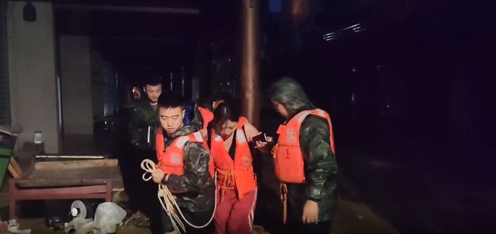 停课、停运!多地大暴雨来袭 停课、停运!多地大暴雨来袭