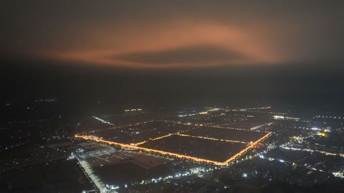 暖夜灯柱!河北大名现罕见大气光学奇观 暖夜灯柱!河北大名现罕见大气光学奇观