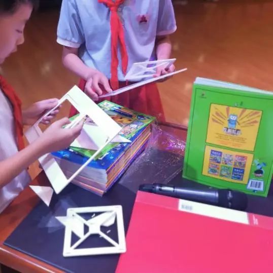 蝌学荐书 | 这套“信息量”爆棚的厉害科普，打破次元壁，直通未来！