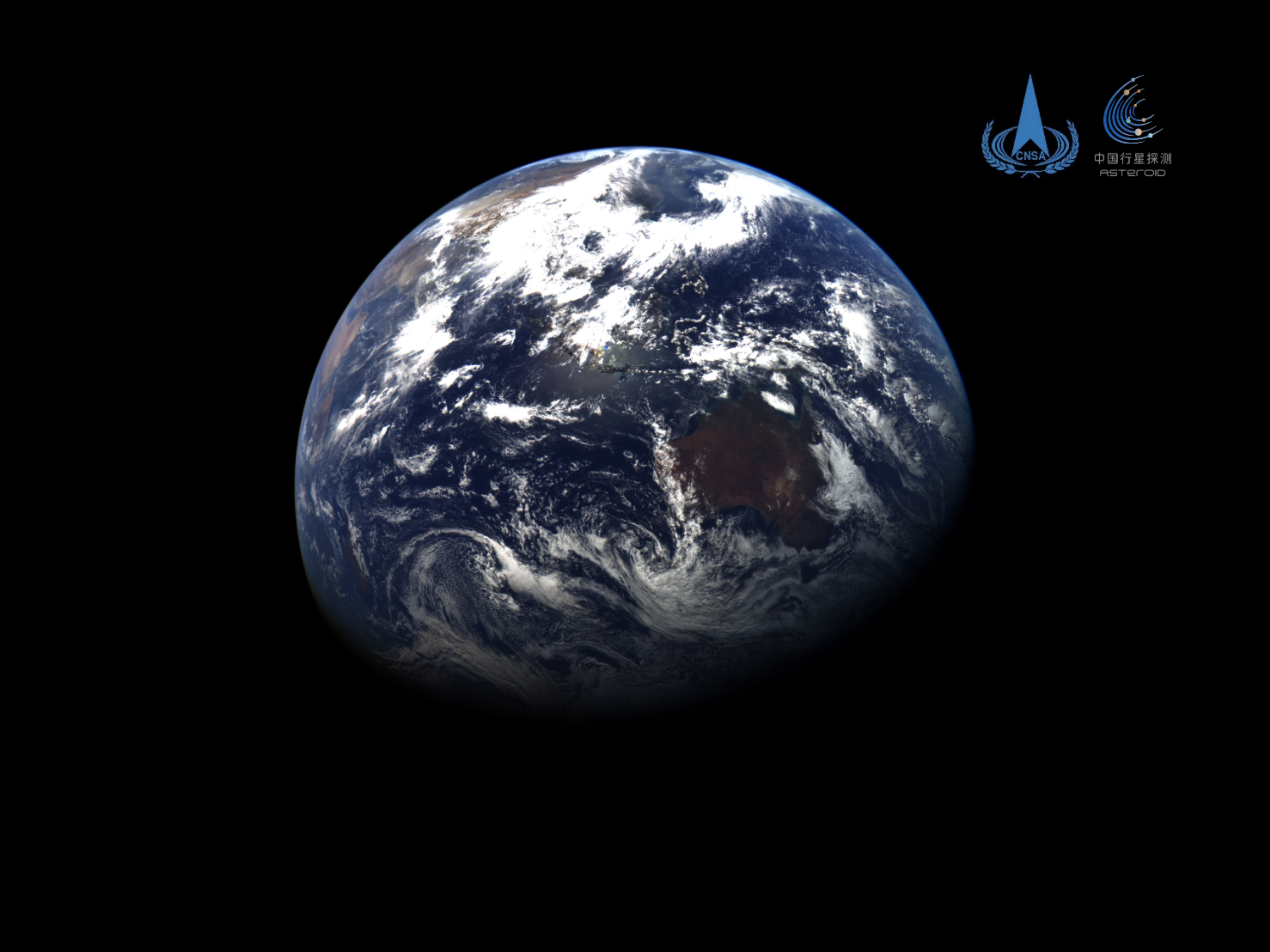 天问二号探测器拍摄的地月影像图发布 天问二号探测器拍摄的地月影像图发布