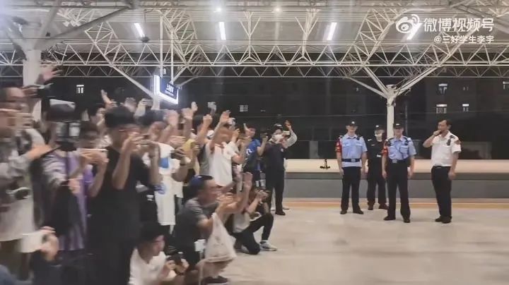 上海南站发出最后一班绿皮火车，普速列车将迁至松江站始发终到！金山铁路也有调整