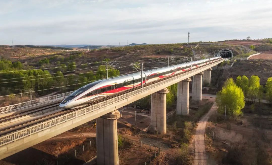 京沈高铁迈入350公里时速新时代!暑运启动,学生“免证”进站! 京沈高铁迈入350公里时速新时代!暑运启动,学生“免证”进站!