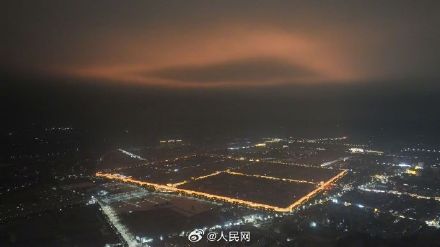 暖夜灯柱！河北现罕见大气光学奇观