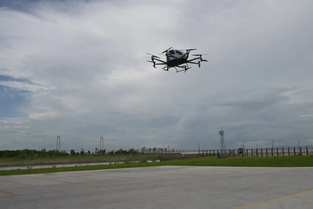 首飞成功,深中迈入“十分钟低空通勤圈”时代 首飞成功,深中迈入“十分钟低空通勤圈”时代