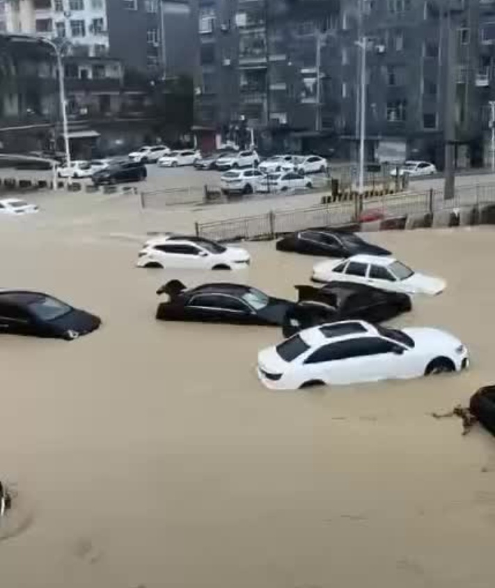 停课、停运!多地大暴雨来袭 停课、停运!多地大暴雨来袭