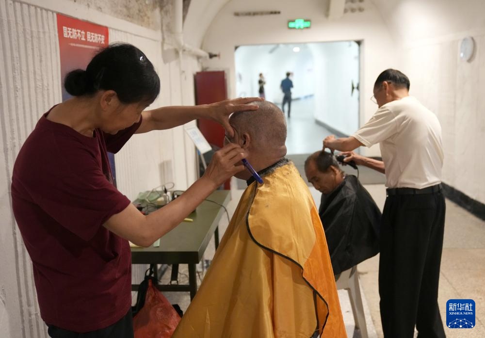 杭州:开放防空洞避暑纳凉 杭州:开放防空洞避暑纳凉