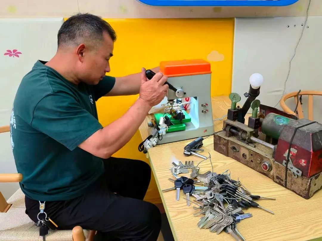 便民工坊送温情,广内街道以“小支点”撬动民生“大服务” 便民工坊送温情,广内街道以“小支点”撬动民生“大服务”