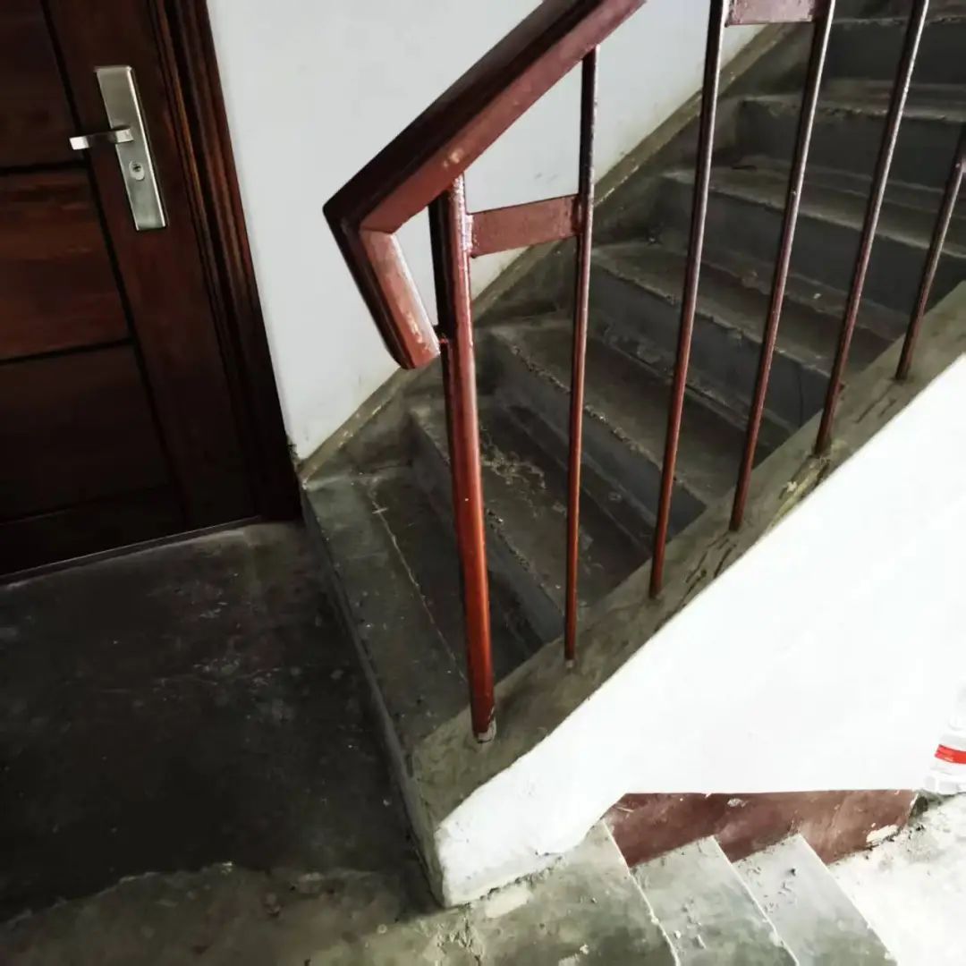 从“望楼兴叹”到“一键上下”:爬楼器为黑窑厂西里居民注入“垂直活力” 从“望楼兴叹”到“一键上下”:爬楼器为黑窑厂西里居民注入“垂直活力”