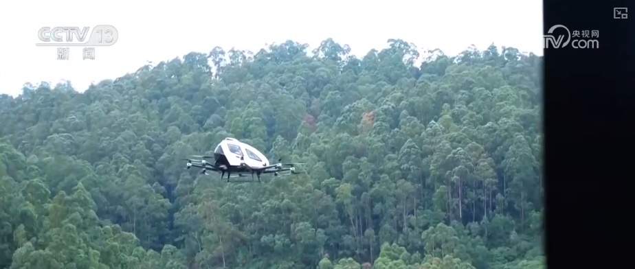 “空中疆域”化身新质生产力“试验场” 低空经济“飞入”千行百业“翱翔”出新机遇 “空中疆域”化身新质生产力“试验场” 低空经济“飞入”千行百业“翱翔”出新机遇