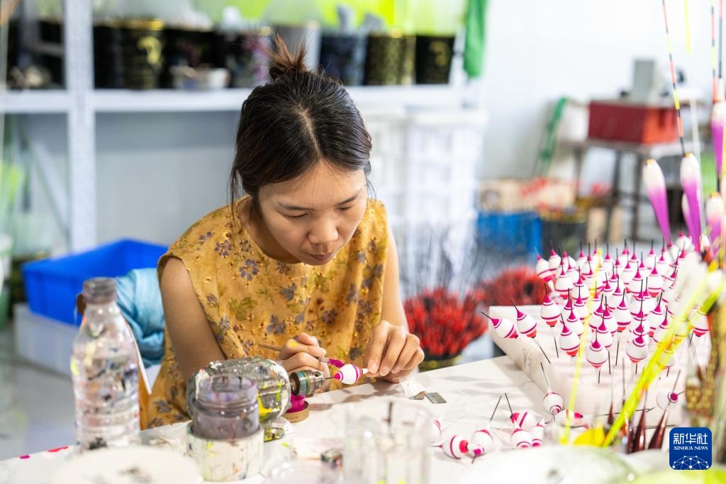 湖南临湘:小浮标“钓”出大产业 湖南临湘:小浮标“钓”出大产业