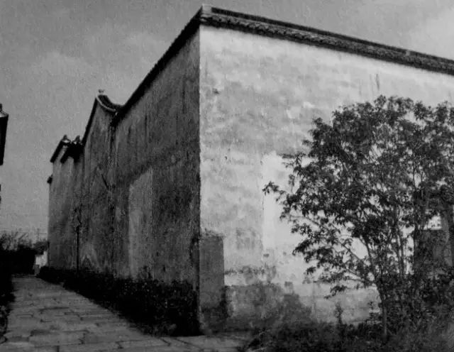 再次爆火!杭州这条小巷每天排队!地图上搜不到,但名字都听过... 再次爆火!杭州这条小巷每天排队!地图上搜不到,但名字都听过...