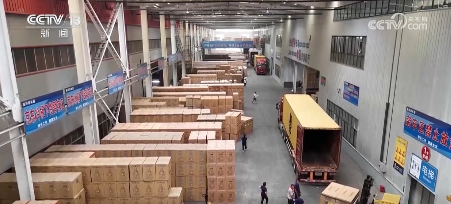 “巧思+科技”成亮点!从“小玩意儿”到“巨无霸”中国“降温神器”走俏海外 “巧思+科技”成亮点!从“小玩意儿”到“巨无霸”中国“降温神器”走俏海外