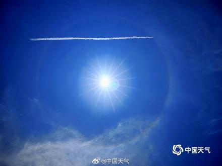 上海天空出现日晕和环地平弧景观 明亮绚丽