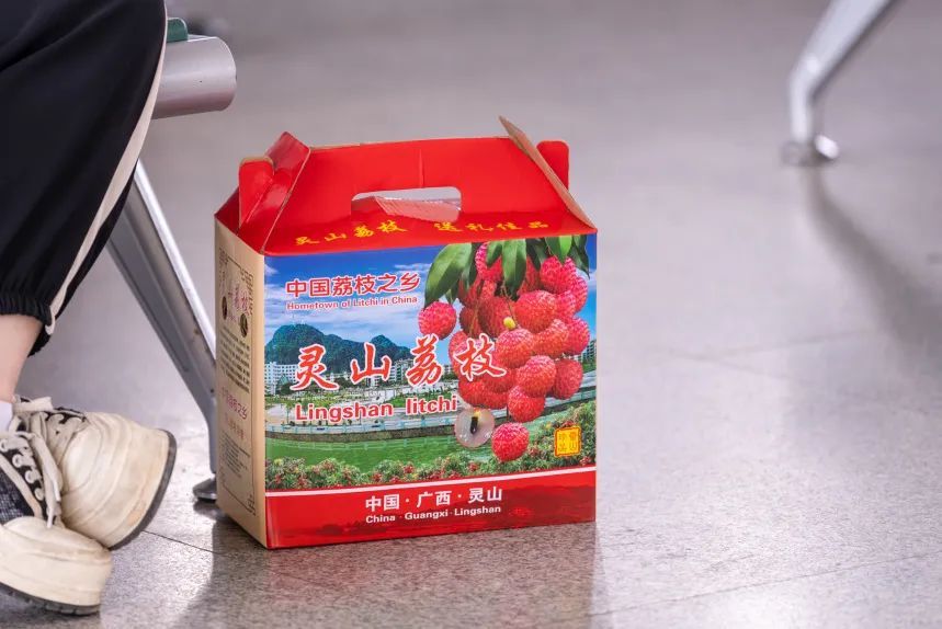 安检仪上怎么过去好多“圆球球”? 安检仪上怎么过去好多“圆球球”?