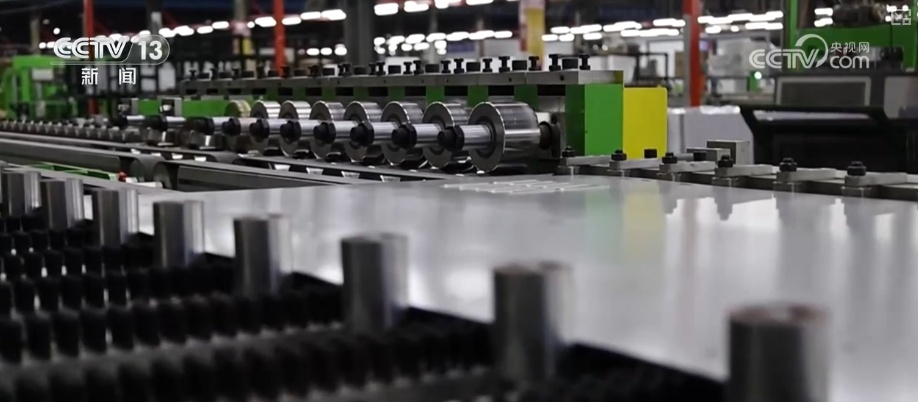 “巧思+科技”成亮点!从“小玩意儿”到“巨无霸”中国“降温神器”走俏海外 “巧思+科技”成亮点!从“小玩意儿”到“巨无霸”中国“降温神器”走俏海外