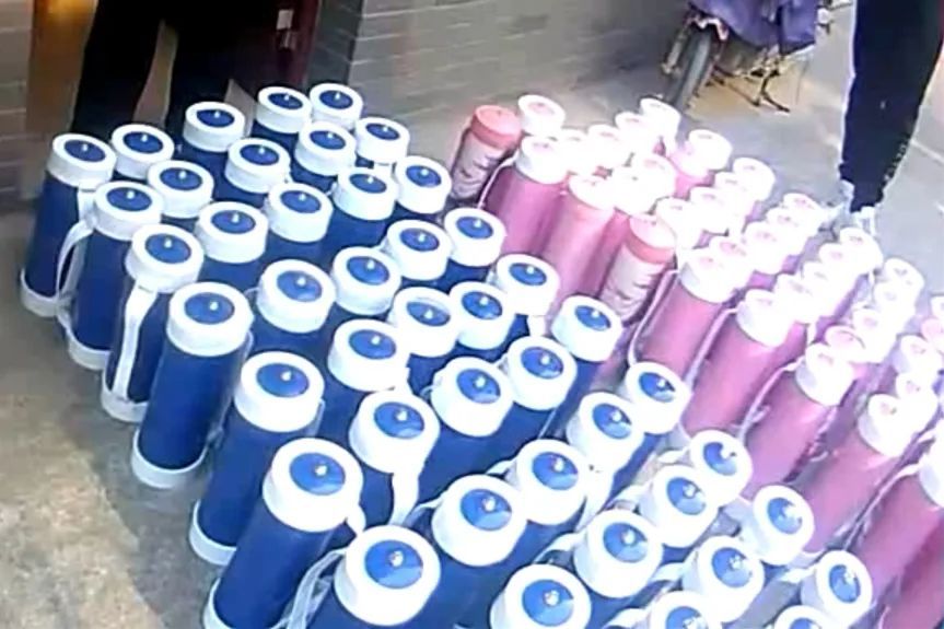 警方查处2万余瓶“笑气”!22人被刑拘! 警方查处2万余瓶“笑气”!22人被刑拘!