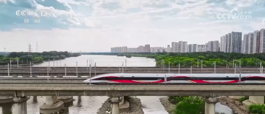 缩短时空距离!“复兴号”经停县级小镇 | 120秒解锁暑运新亮点 缩短时空距离!“复兴号”经停县级小镇 | 120秒解锁暑运新亮点