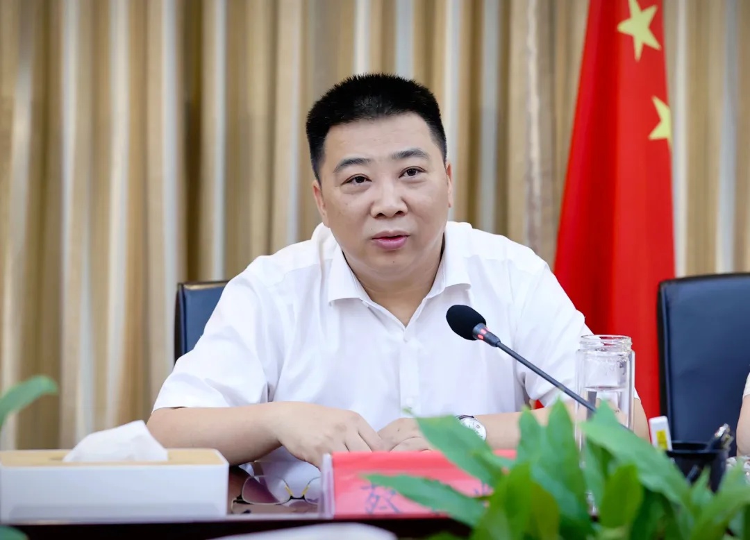 弄虚作假骗取公务员身份,贵州出版集团原党委副书记蔡光辉被“双开” 弄虚作假骗取公务员身份,贵州出版集团原党委副书记蔡光辉被“双开”