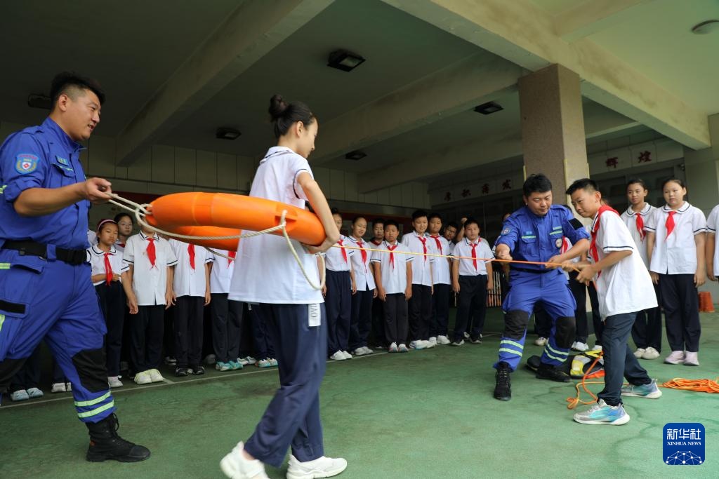 防溺水 学急救 暑假安全伴“我”行 防溺水 学急救 暑假安全伴“我”行