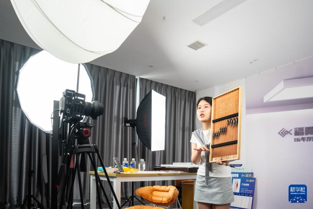 湖南临湘:小浮标“钓”出大产业 湖南临湘:小浮标“钓”出大产业