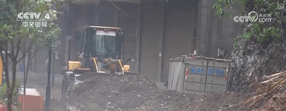 争分夺秒!各地各部门全力抢险救援 保障群众生命安全 争分夺秒!各地各部门全力抢险救援 保障群众生命安全