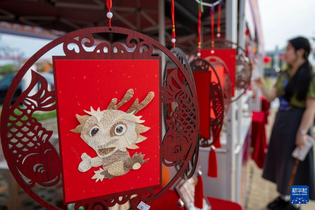 在“华夏东极”体验赫哲族集市 在“华夏东极”体验赫哲族集市