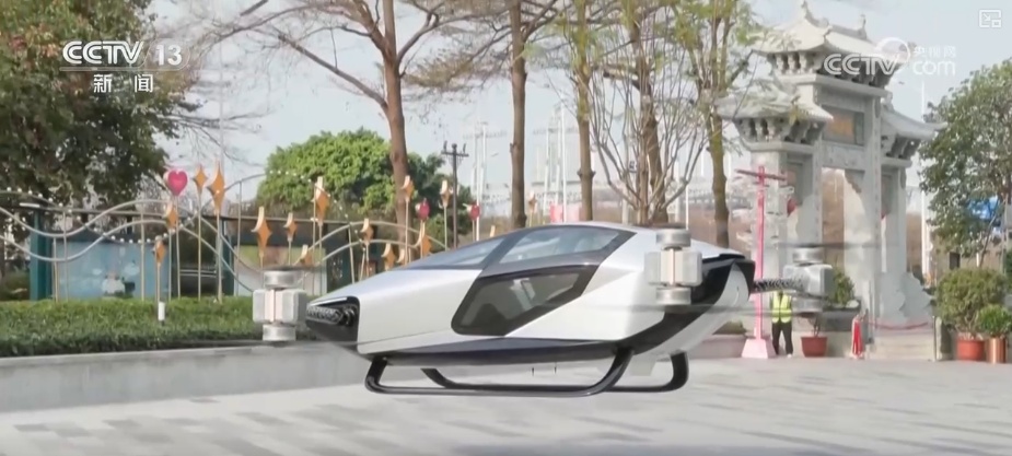 “空中疆域”化身新质生产力“试验场” 低空经济“飞入”千行百业“翱翔”出新机遇 “空中疆域”化身新质生产力“试验场” 低空经济“飞入”千行百业“翱翔”出新机遇