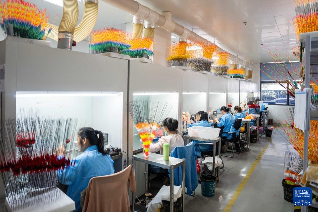 湖南临湘:小浮标“钓”出大产业 湖南临湘:小浮标“钓”出大产业