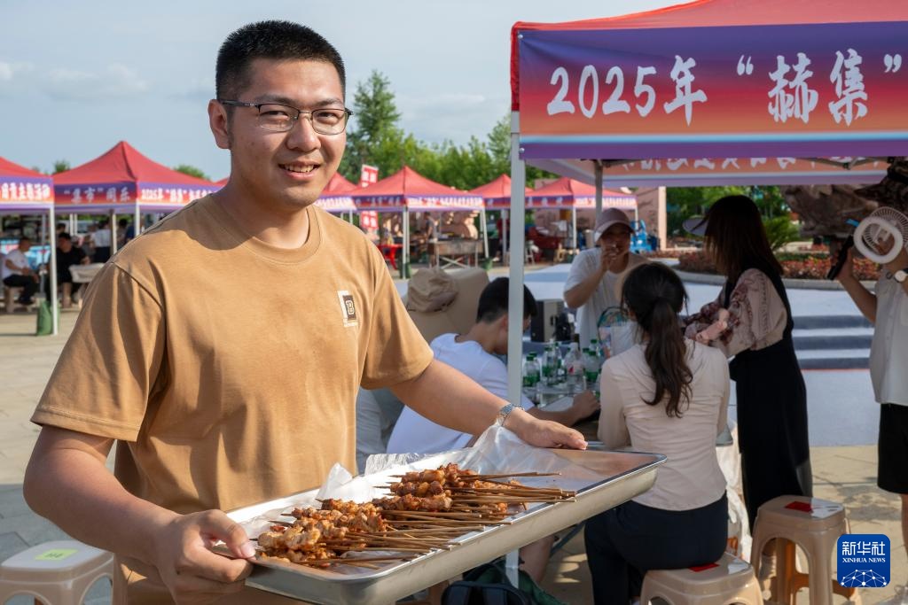 在“华夏东极”体验赫哲族集市 在“华夏东极”体验赫哲族集市