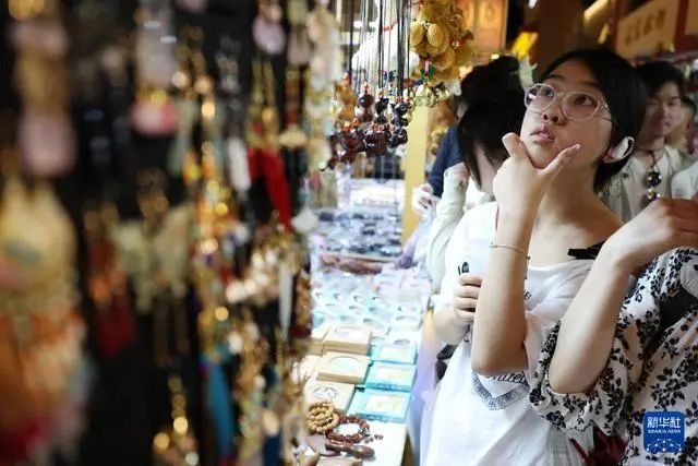 半年狂揽1.3亿元!这个“深夜食堂”火了! 半年狂揽1.3亿元!这个“深夜食堂”火了!