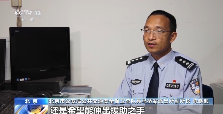 老人地铁昏迷 医学博士5分钟为其心肺复苏 老人地铁昏迷 医学博士5分钟为其心肺复苏