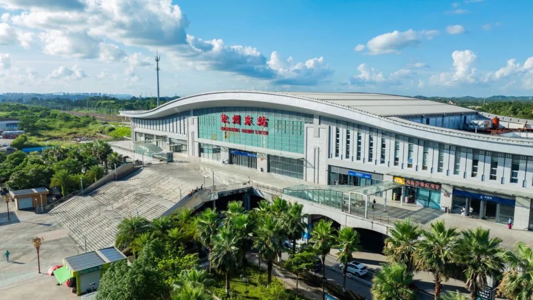 安检仪上怎么过去好多“圆球球”? 安检仪上怎么过去好多“圆球球”?