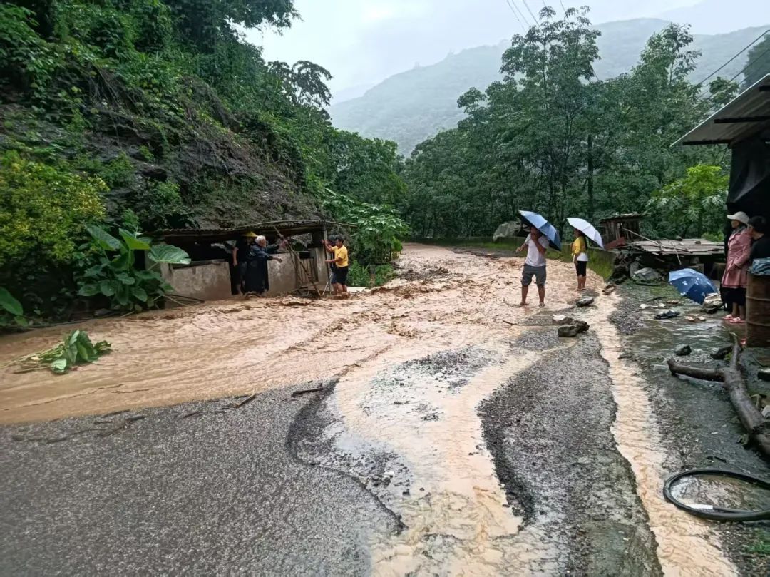 暴雨蓝色预警！明天起，云南这些地方有强降水，注意防范→