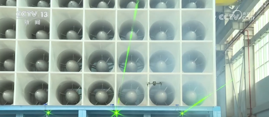 “空中疆域”化身新质生产力“试验场” 低空经济“飞入”千行百业“翱翔”出新机遇 “空中疆域”化身新质生产力“试验场” 低空经济“飞入”千行百业“翱翔”出新机遇