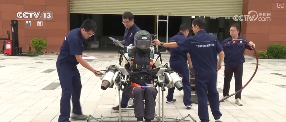 “空中疆域”化身新质生产力“试验场” 低空经济“飞入”千行百业“翱翔”出新机遇 “空中疆域”化身新质生产力“试验场” 低空经济“飞入”千行百业“翱翔”出新机遇