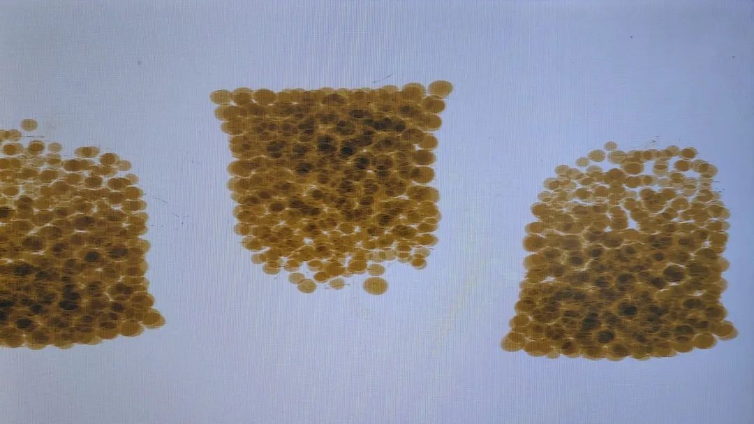 安检仪上怎么过去好多“圆球球”? 安检仪上怎么过去好多“圆球球”?