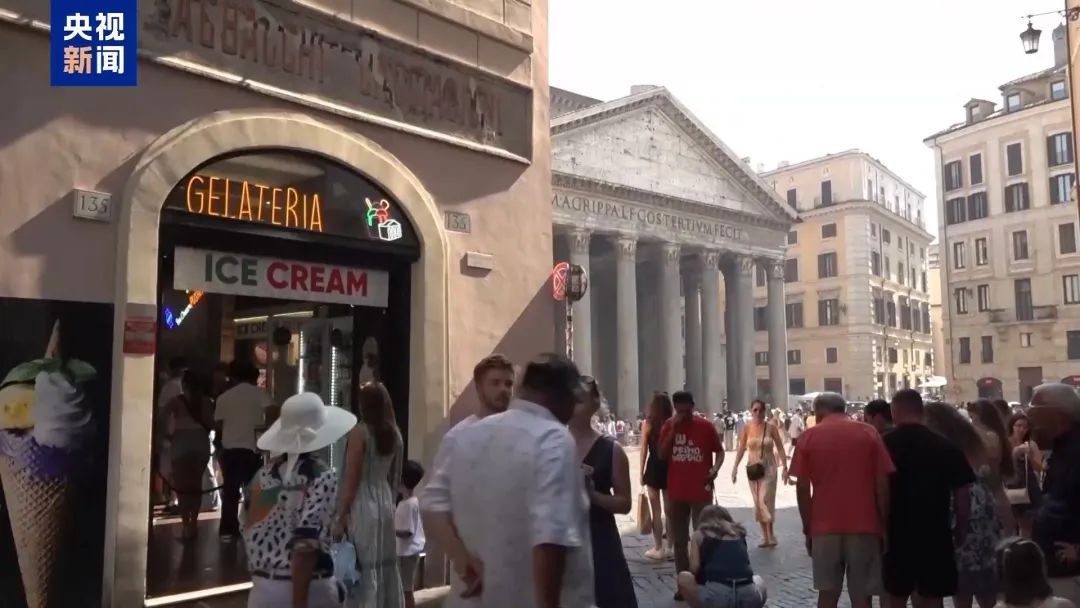 欧洲多地热浪持续,埃菲尔铁塔因高温暂停开放顶部区域,地中海海洋温度创纪录 欧洲多地热浪持续,埃菲尔铁塔因高温暂停开放顶部区域,地中海海洋温度创纪录