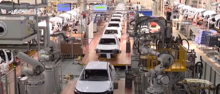 “空中疆域”化身新质生产力“试验场” 低空经济“飞入”千行百业“翱翔”出新机遇 “空中疆域”化身新质生产力“试验场” 低空经济“飞入”千行百业“翱翔”出新机遇