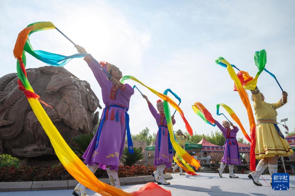 在“华夏东极”体验赫哲族集市 在“华夏东极”体验赫哲族集市