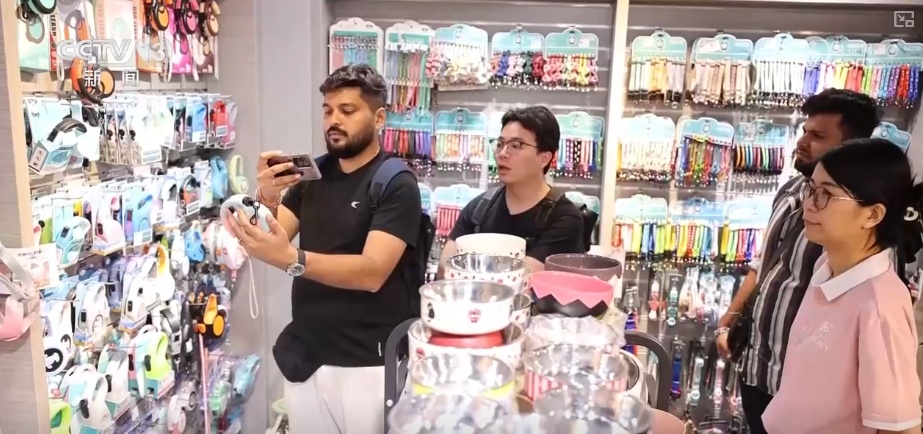 “巧思+科技”成亮点!从“小玩意儿”到“巨无霸”中国“降温神器”走俏海外 “巧思+科技”成亮点!从“小玩意儿”到“巨无霸”中国“降温神器”走俏海外