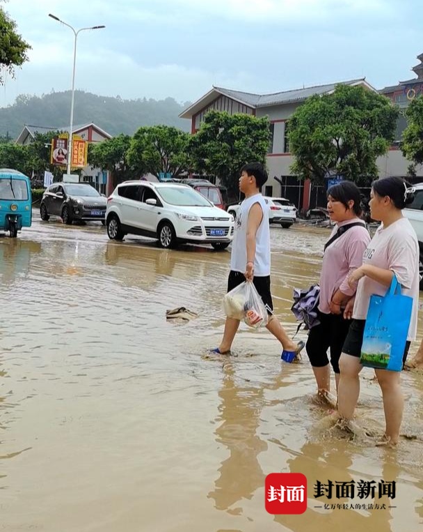积水深2米!淤泥厚10多厘米!“村超”赛场为何4天被淹两次? 积水深2米!淤泥厚10多厘米!“村超”赛场为何4天被淹两次?