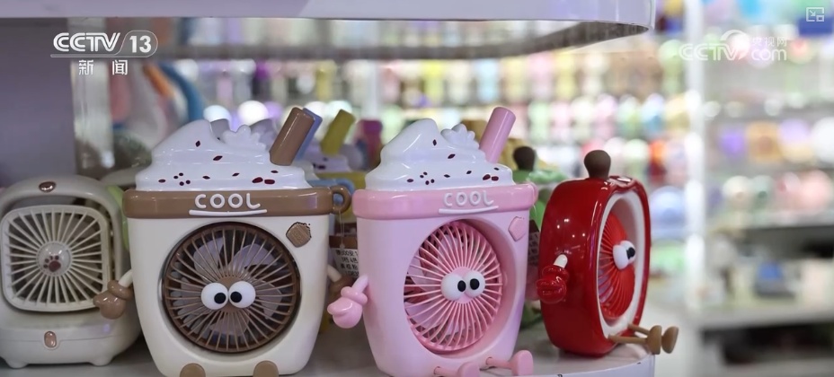 “巧思+科技”成亮点!从“小玩意儿”到“巨无霸”中国“降温神器”走俏海外 “巧思+科技”成亮点!从“小玩意儿”到“巨无霸”中国“降温神器”走俏海外