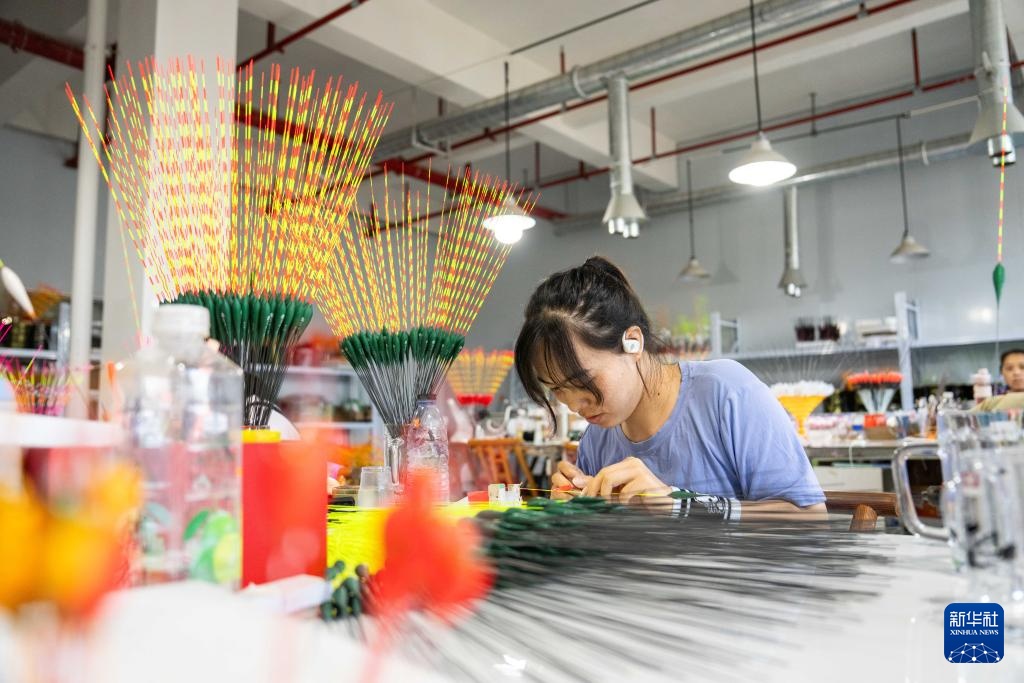 湖南临湘:小浮标“钓”出大产业 湖南临湘:小浮标“钓”出大产业