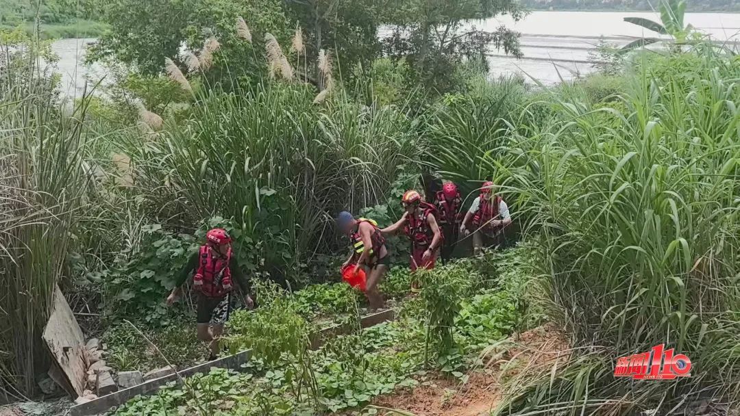 惊险!福州一男子被困江中,“好几次我整个人都被完全淹没” 惊险!福州一男子被困江中,“好几次我整个人都被完全淹没”