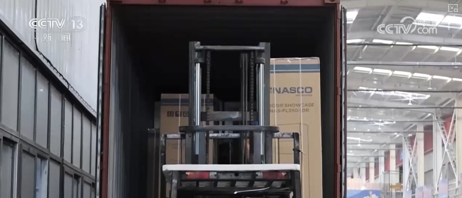 “巧思+科技”成亮点!从“小玩意儿”到“巨无霸”中国“降温神器”走俏海外 “巧思+科技”成亮点!从“小玩意儿”到“巨无霸”中国“降温神器”走俏海外