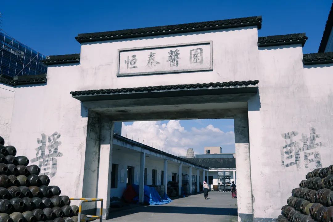 再次爆火!杭州这条小巷每天排队!地图上搜不到,但名字都听过... 再次爆火!杭州这条小巷每天排队!地图上搜不到,但名字都听过...