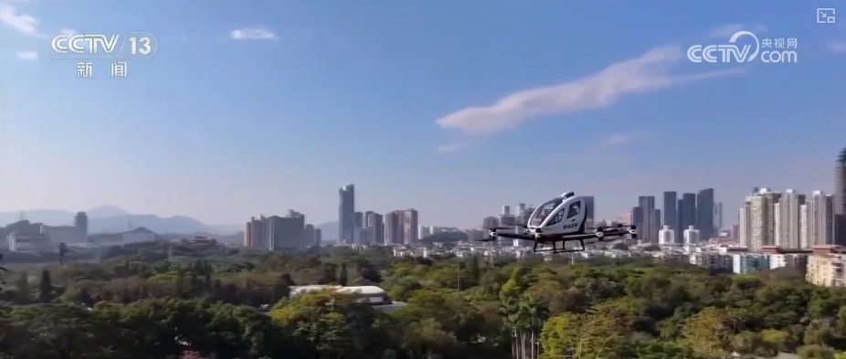 “空中疆域”化身新质生产力“试验场” 低空经济“飞入”千行百业“翱翔”出新机遇 “空中疆域”化身新质生产力“试验场” 低空经济“飞入”千行百业“翱翔”出新机遇