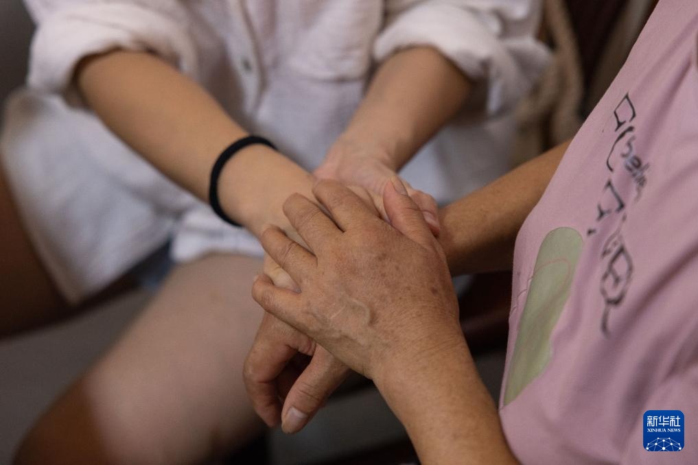 女英雄回“家” 女英雄回“家”